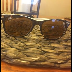Ray-Ban Tortoise Shell & Cream Wayfarer